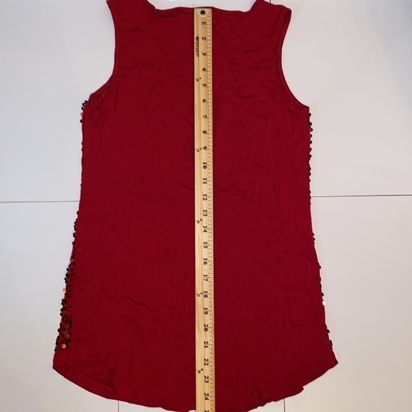 Design History red sequin sleeveless tee shirt top. Size Medium. NWT. - Picture 6 of 7